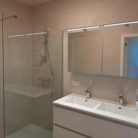 Modern In With Terrace *