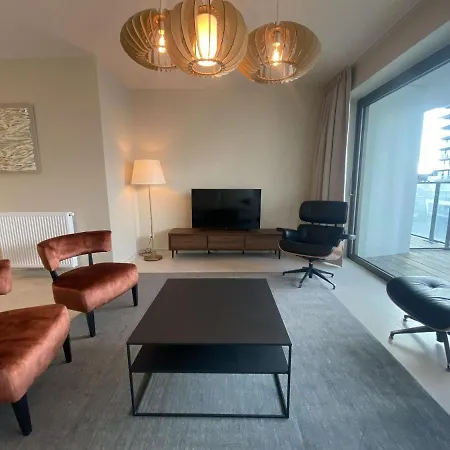 Modern In With Terrace Апартаменти *