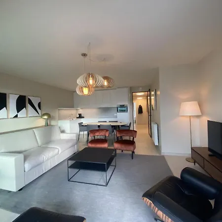 Modern In With Terrace Апартаменти